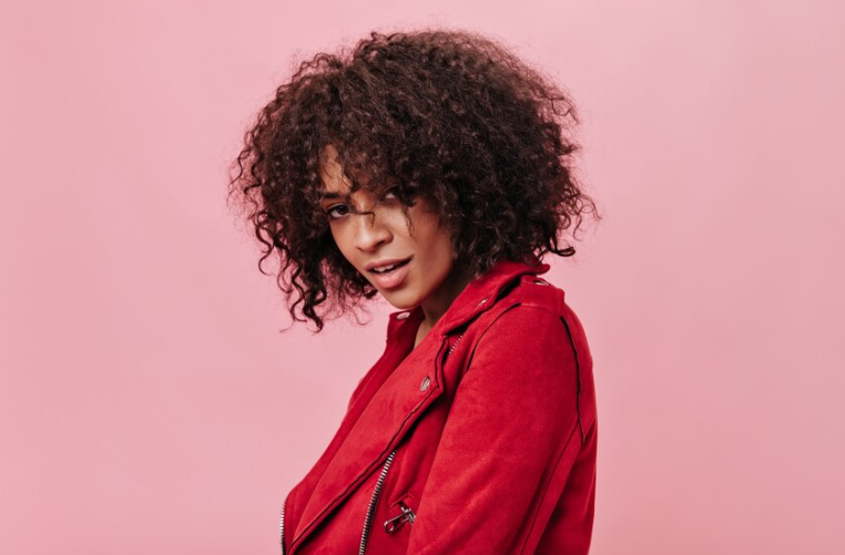 How Can Healthy Edges Gel Transform Curly Hair?