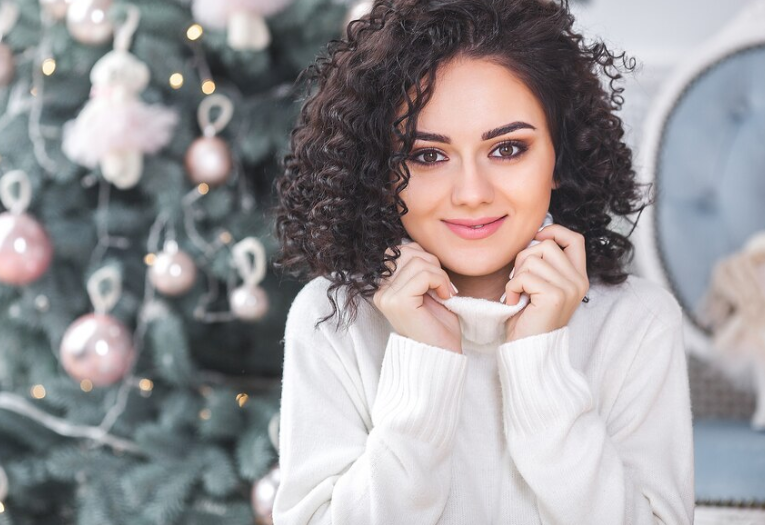 Ring in 2025 with Defined Curls: Gelly for Curly Hair on Sale Now!