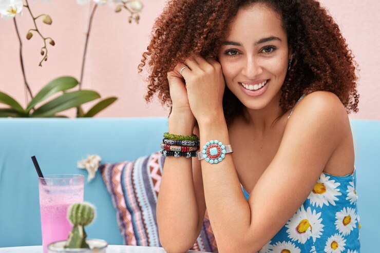 How to Keep Curly Hair Hydrated and Defined During Summer